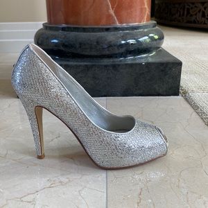 Platinum bp silver peep toe pump size 7.5 platform heel height 4inch